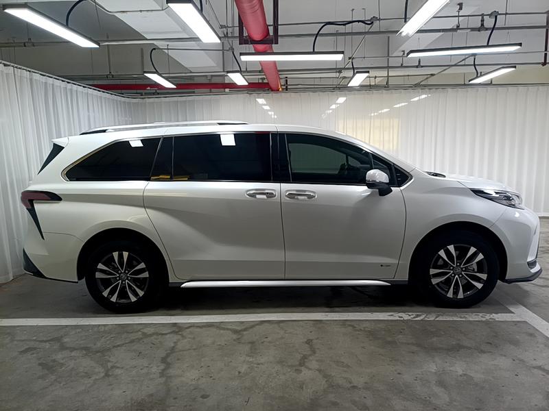 Toyota Gravia 2024