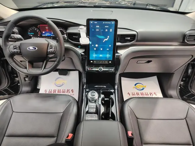 Ford Explorer EcoBoost 285 rear drive fashion version 6 seats