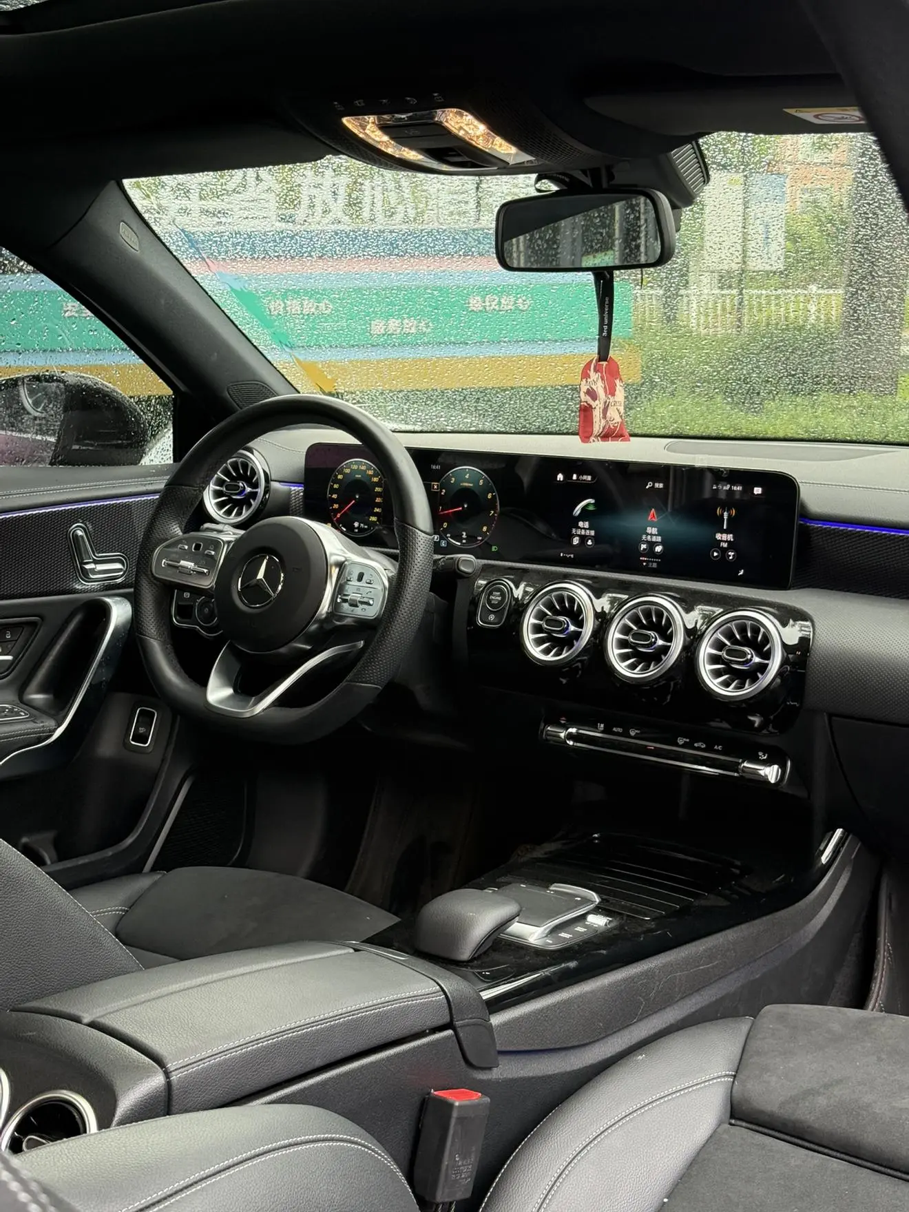 Mercedes-Benz Mercedes-Benz A-class Second facelift A 200 L sports sedan fashion version