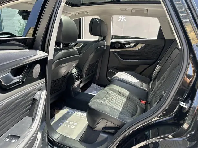 Hongqi Hongqi HS5 Facelift 2.0T Zhilian flag enjoy four-wheel drive version