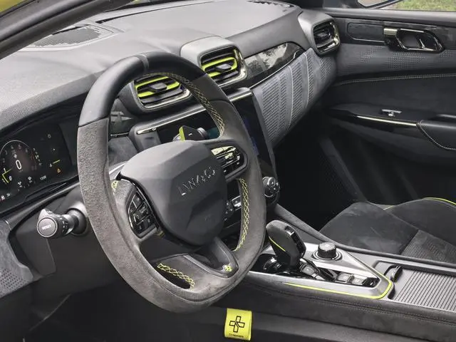 LYNK & CO Lynk 03 03+2.0 TD Automatic Performance Package Version