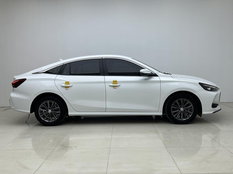 MG MG5 2025