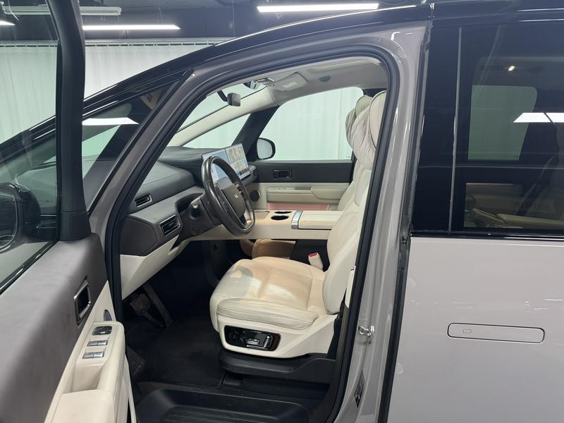 Li Auto Ideal MEGA 2024