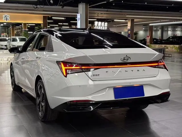 Hyundai Elantra 1.5L CVT LUX Premium Edition