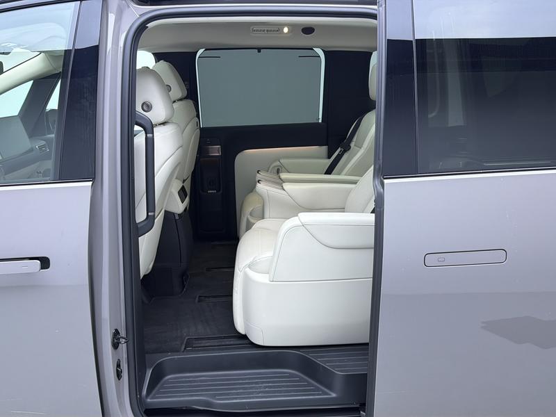 Li Auto Ideal MEGA 2025
