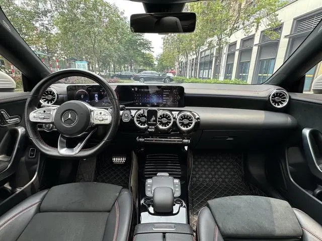 Mercedes-Benz Mercedes-Benz CLA CLA 200 four-door coupe