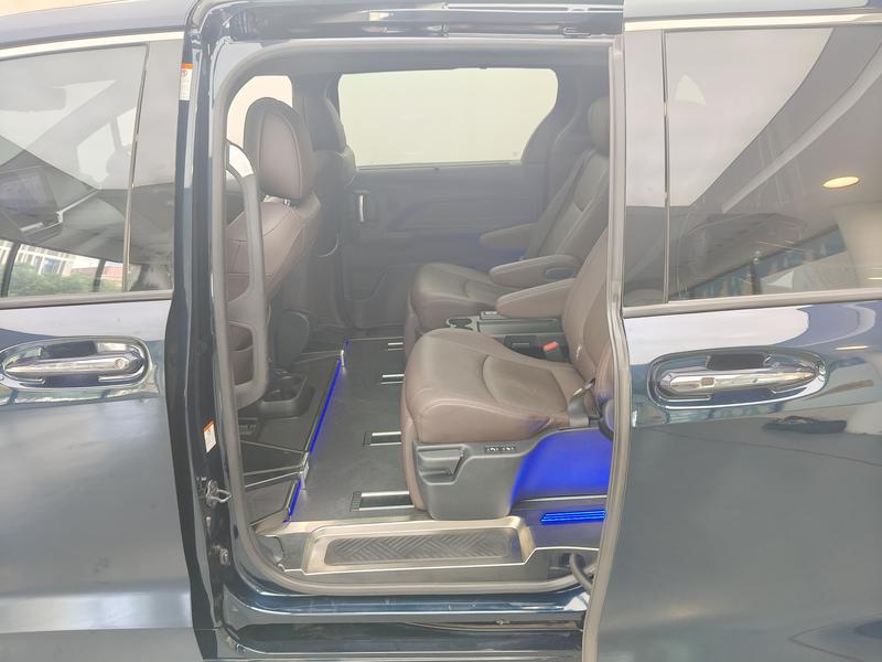 Toyota Gravia 2023