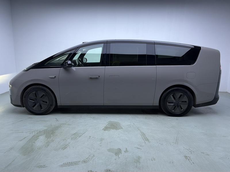 Li Auto Ideal MEGA 2025