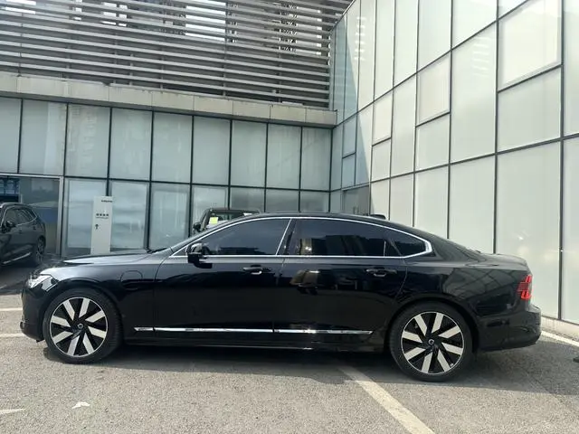 Volvo Volvo S90 PHEV T8 four-wheel drive long battery life Zhiya Deluxe Edition