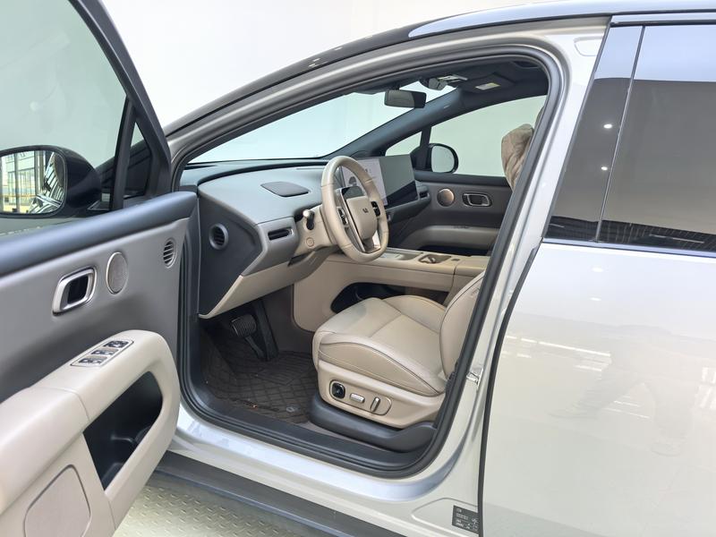 Li Auto Ideal i6 2025
