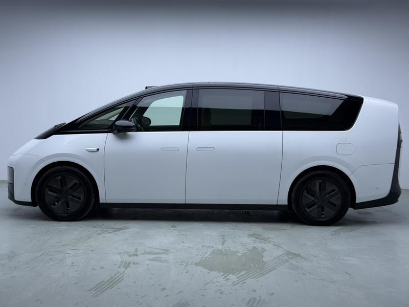 Li Auto Ideal MEGA 2025