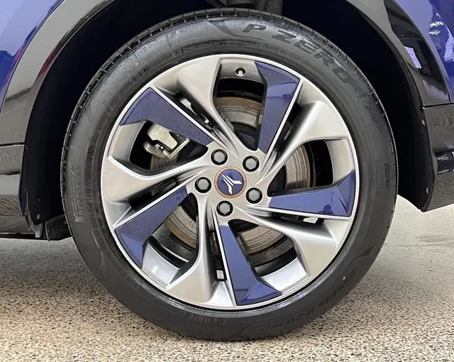 VOYAH Lan Tu FREE Four-wheel drive standard range extension exclusive luxury set
