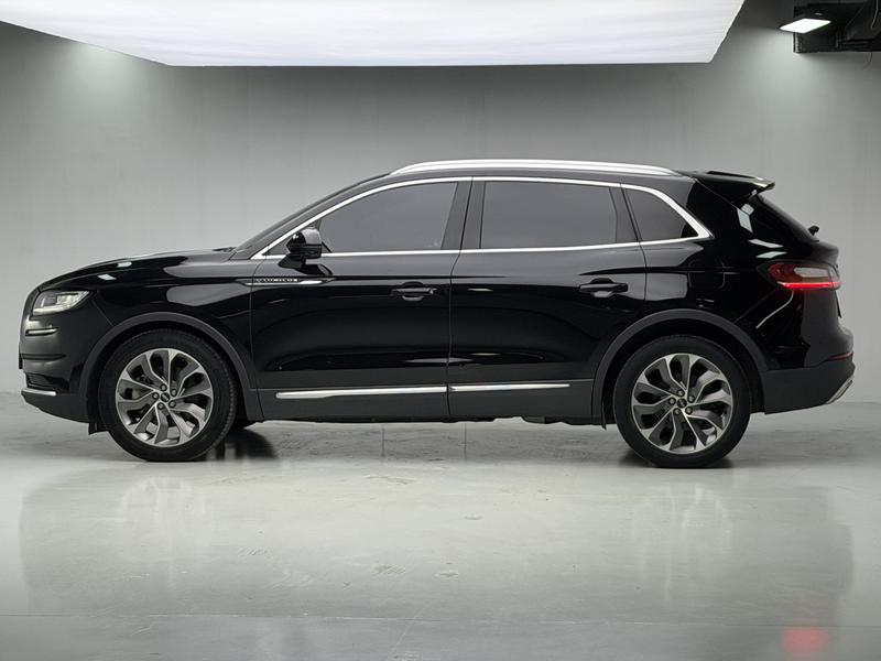 Lincoln Voyager 2021