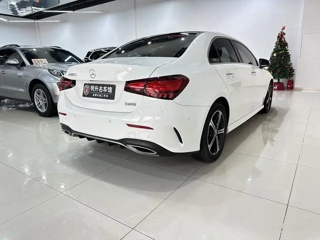 Mercedes-Benz Mercedes-Benz A-class A 200 L sports sedan fashion Version