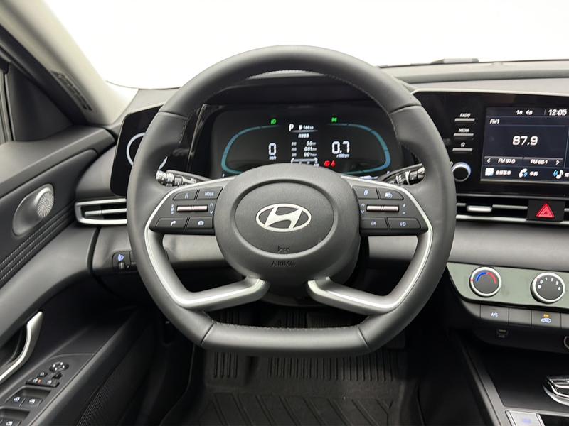Hyundai Elantra 2023