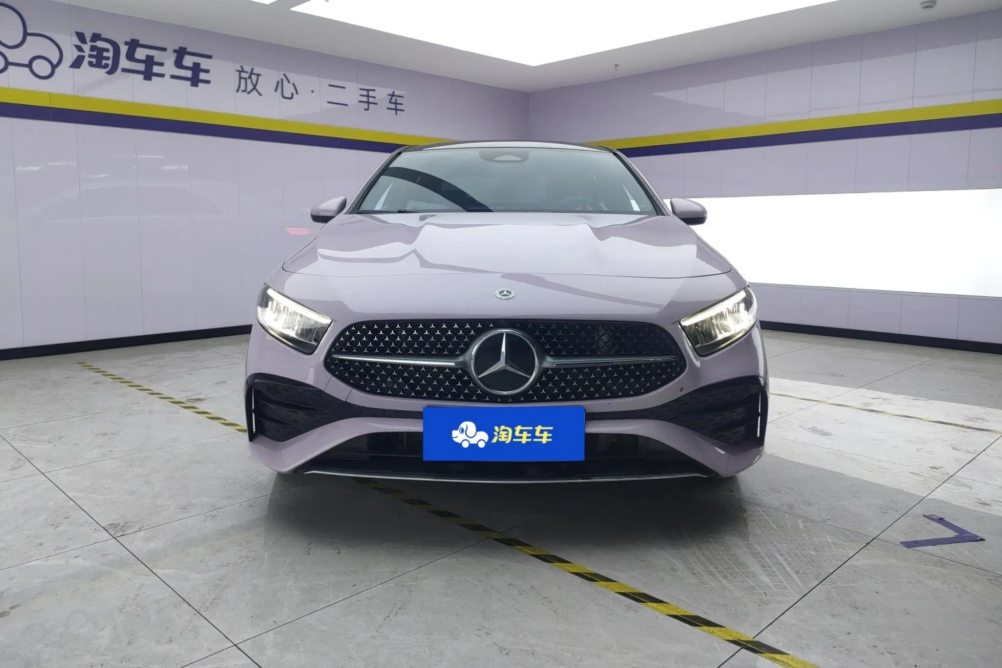 Mercedes-Benz Mercedes-Benz A-class A 200 L sports sedan fashion Version