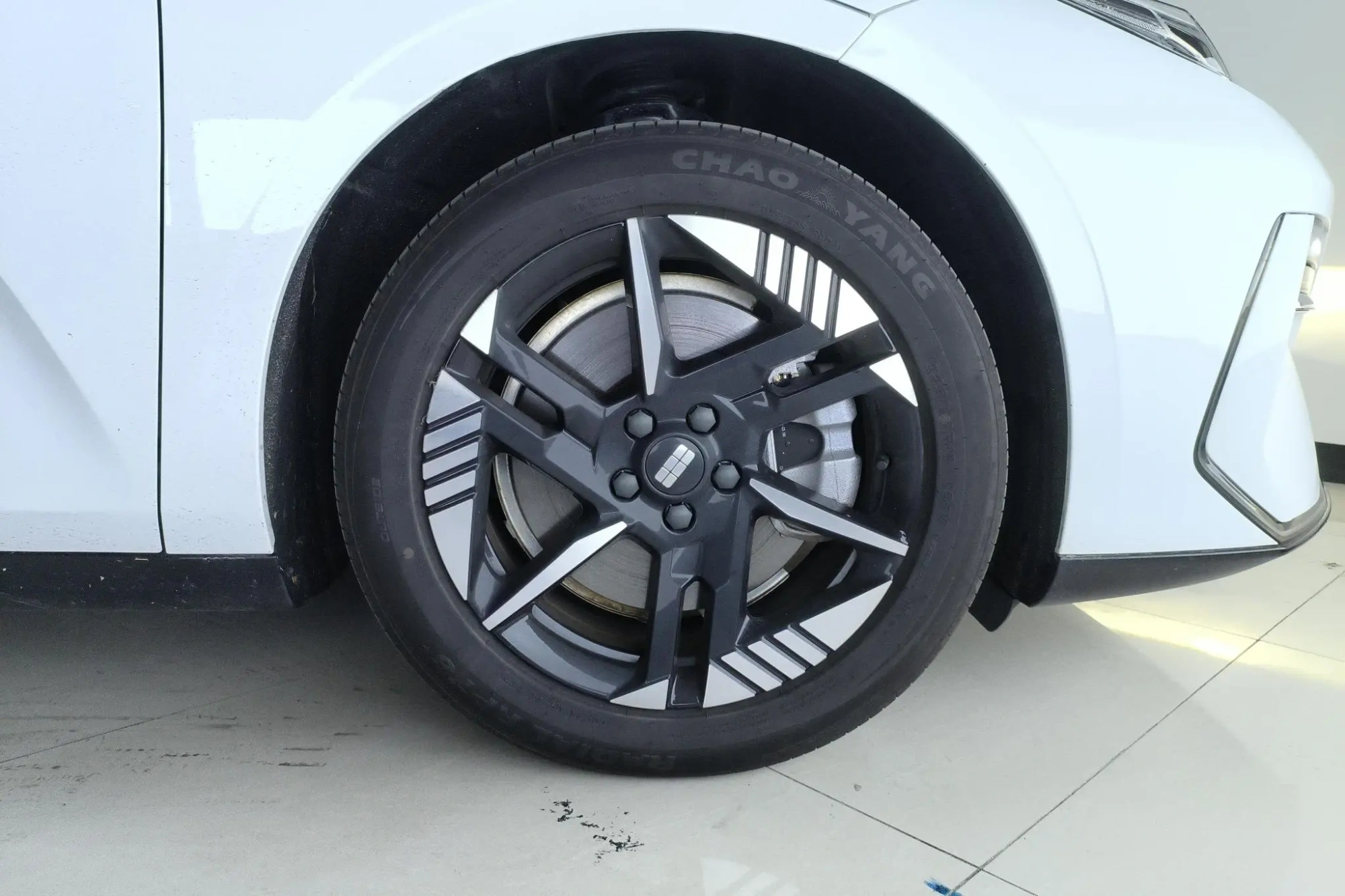 Geely Galaxy Galaxy E8 550km two-wheel drive Longteng version