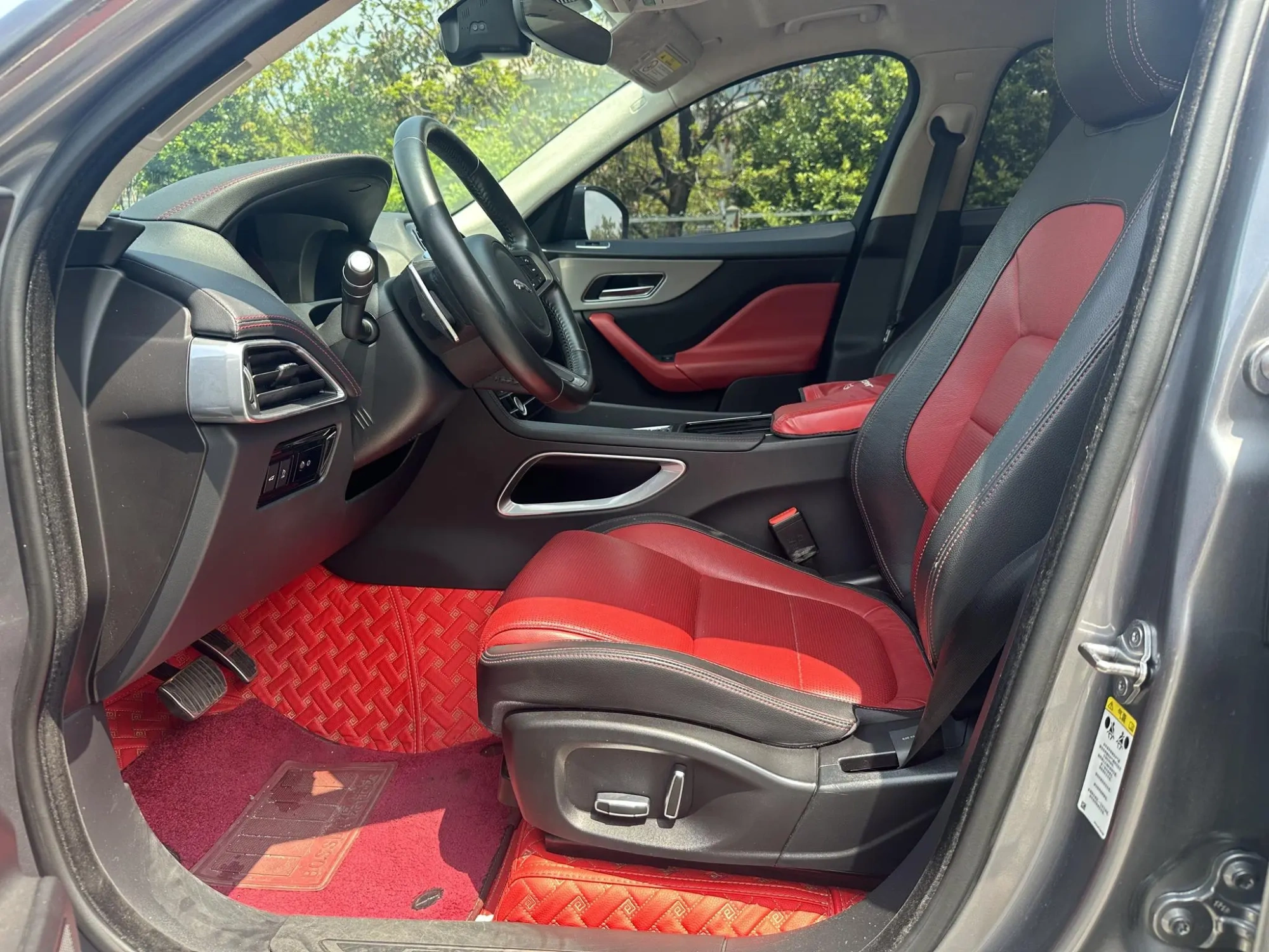 Jaguar Jaguar F-PACE 2.0T four-wheel drive race flag version