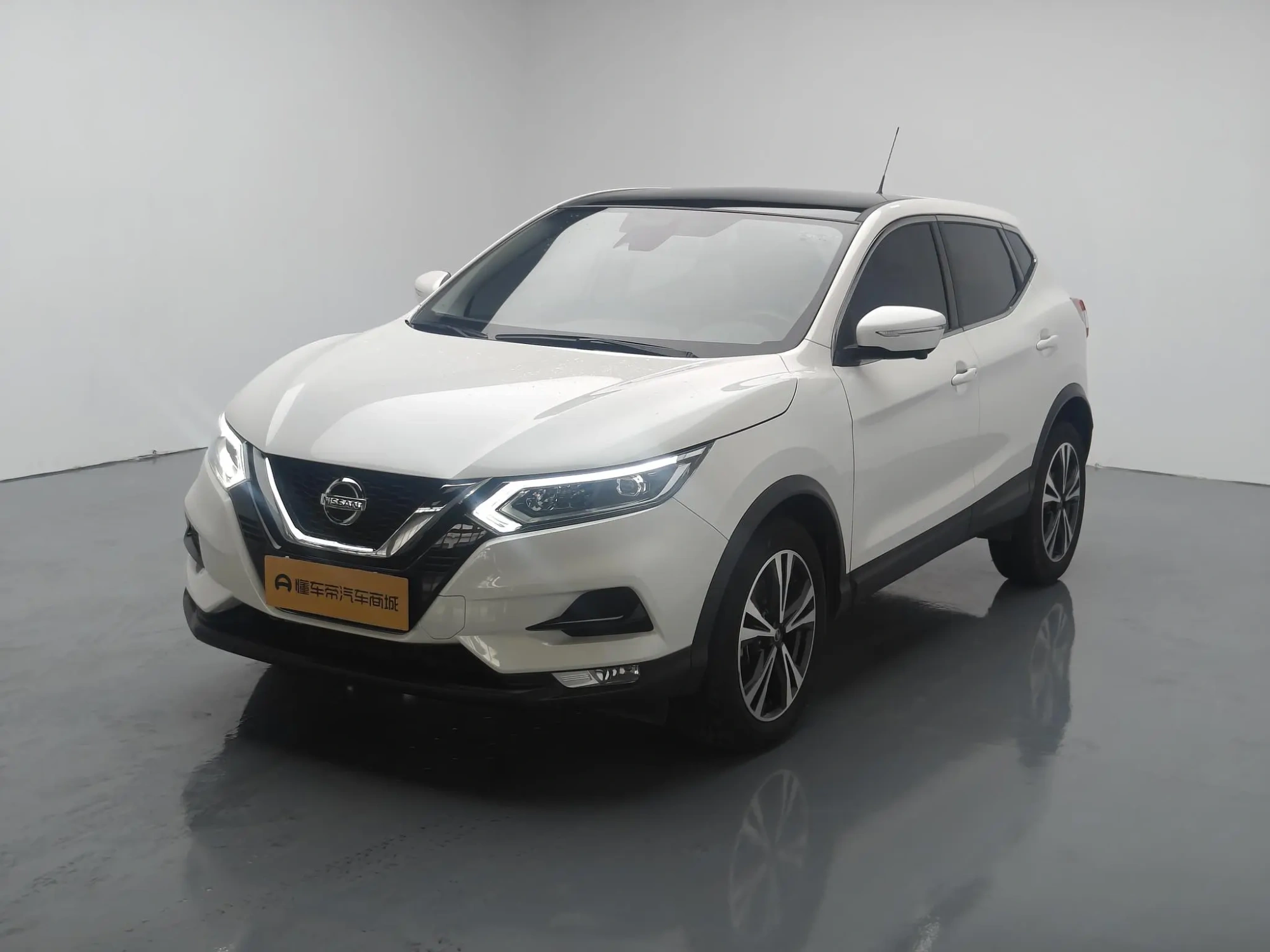 Nissan Qashqai 2.0L CVT Deluxe Edition