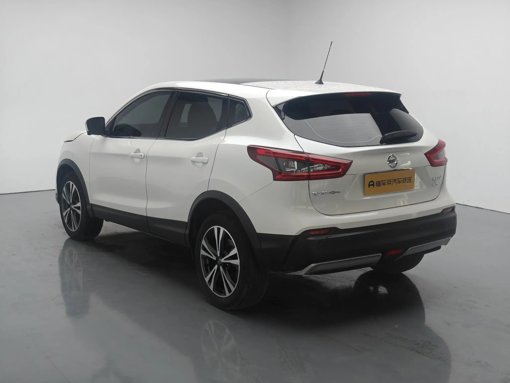 Nissan Qashqai 2.0L CVT Deluxe Edition