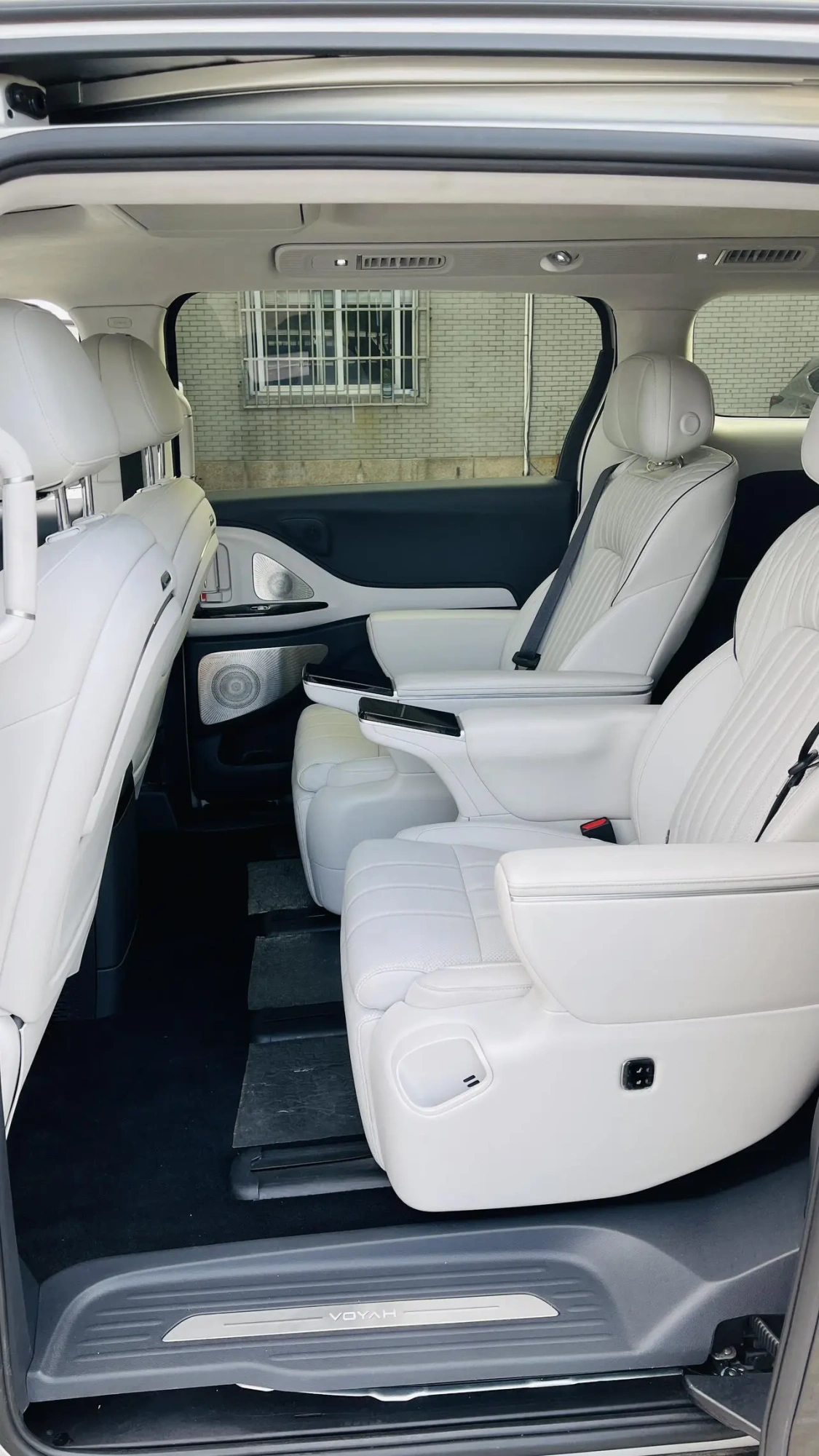 VOYAH Lantu Dreamer PHEV Four-wheel drive flagship dry version