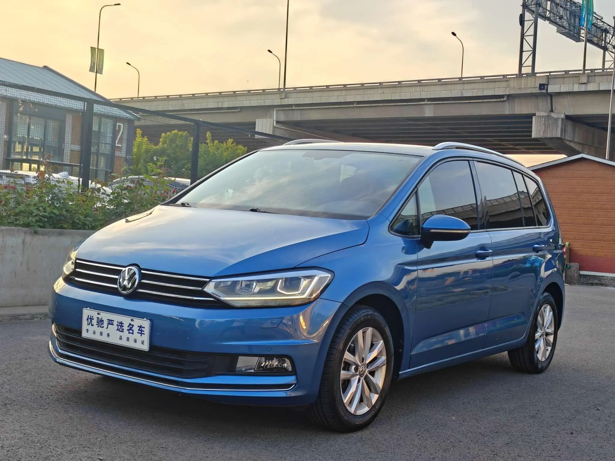Volkswagen Touran L 280TSI Automatic Shuya Version
