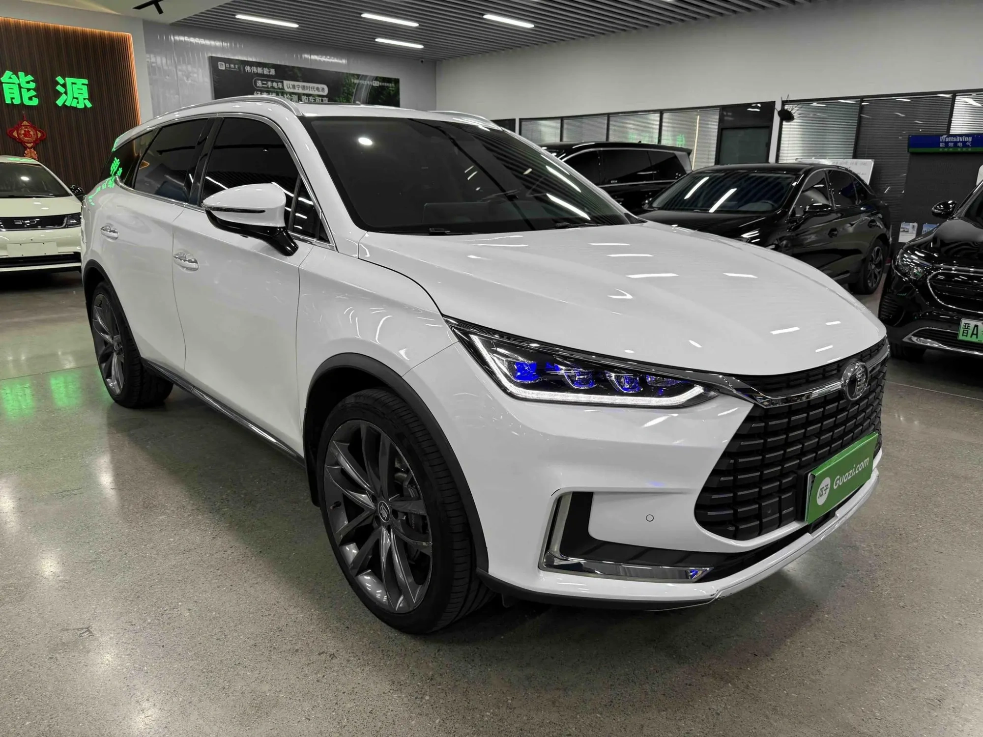 BYD Tang Yi EV600D four-wheel drive Zhilian Chuangling type