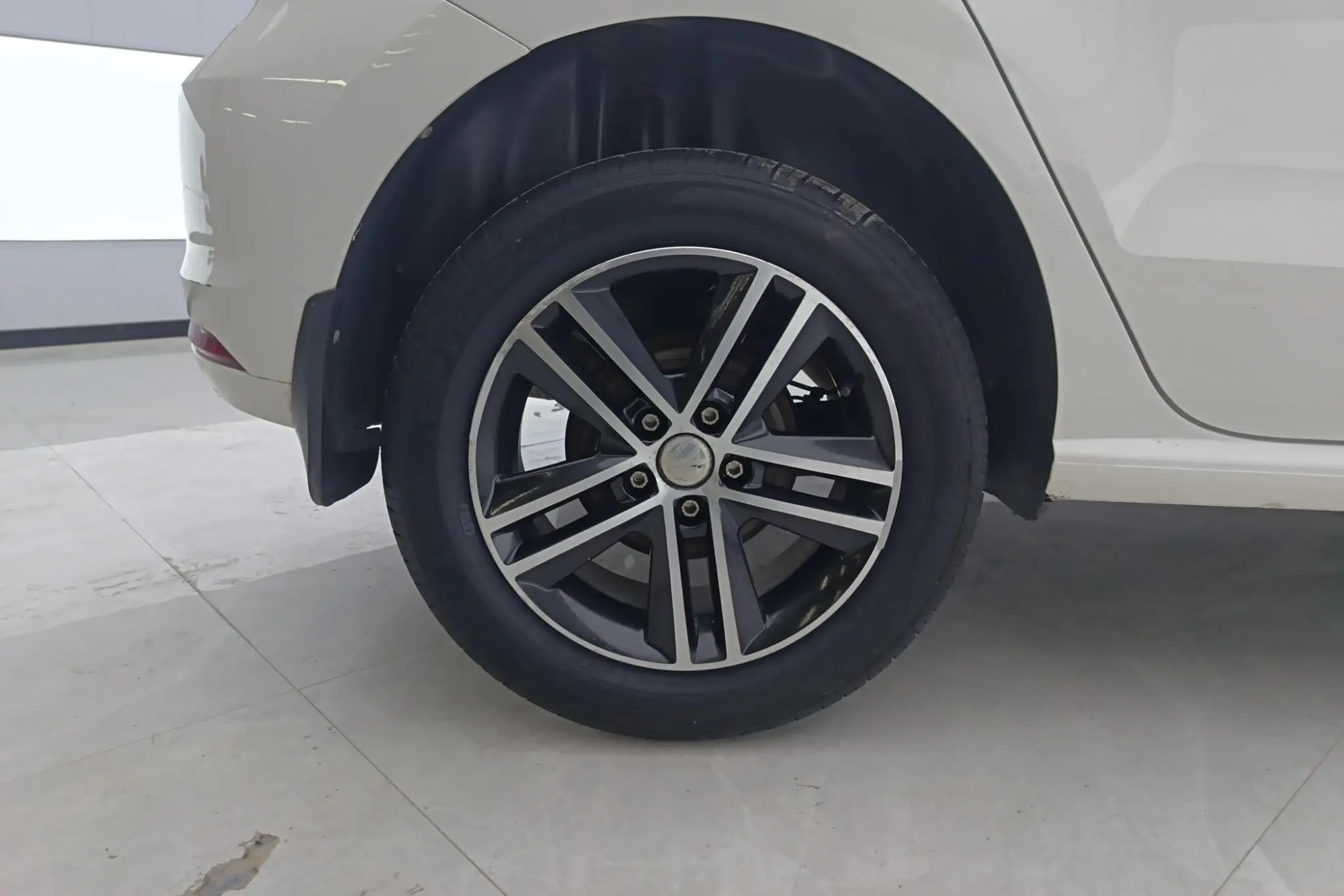 Volkswagen Polo 1.5L automatic security type