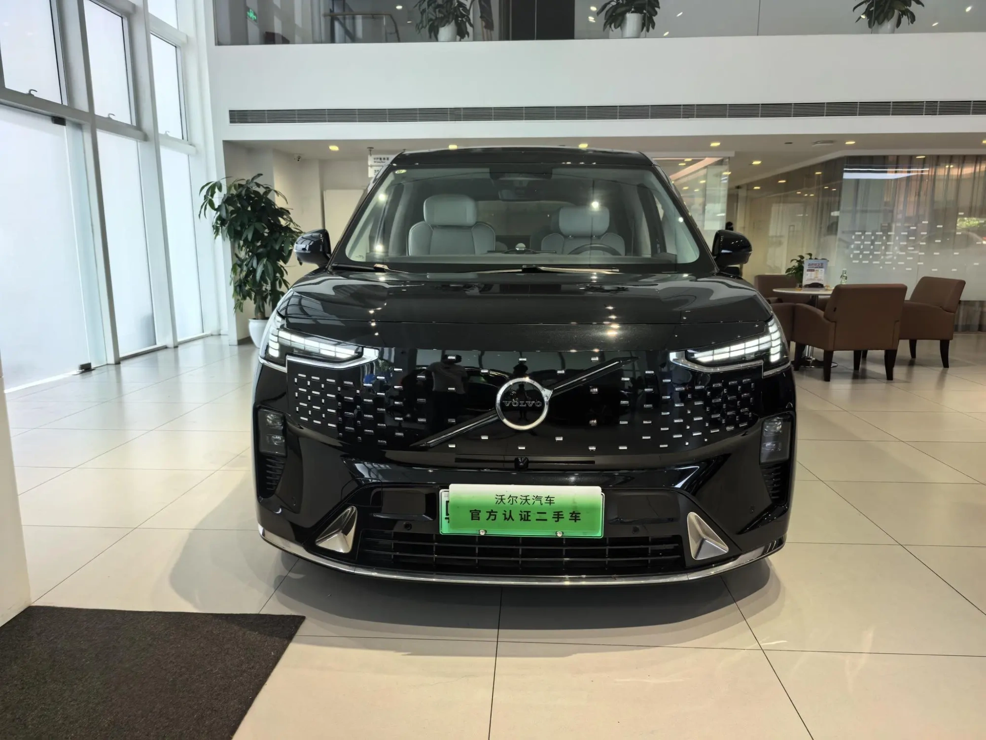 Volvo Volvo EM90 Ultra six seats