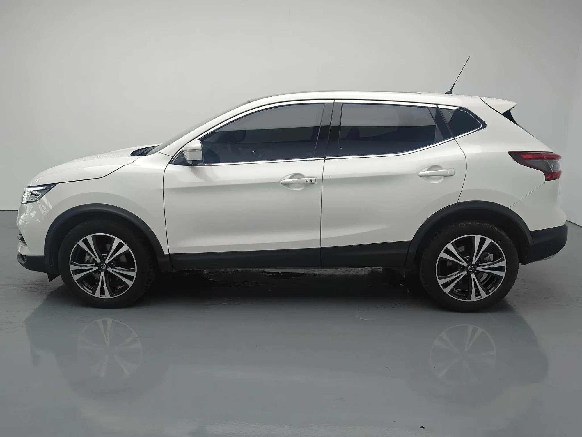 Nissan Qashqai 2.0L CVT Deluxe Edition