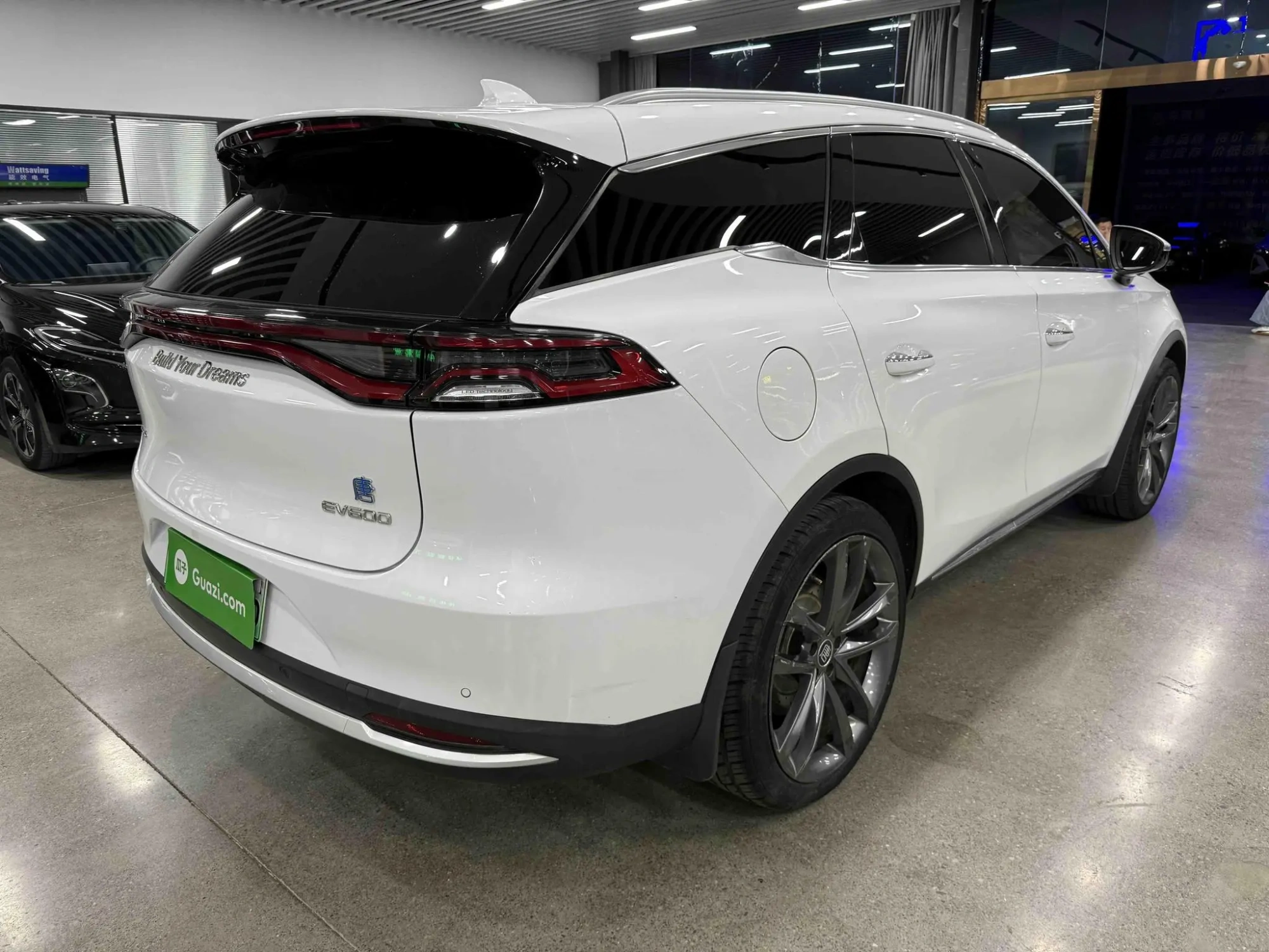 BYD Tang Yi EV600D four-wheel drive Zhilian Chuangling type