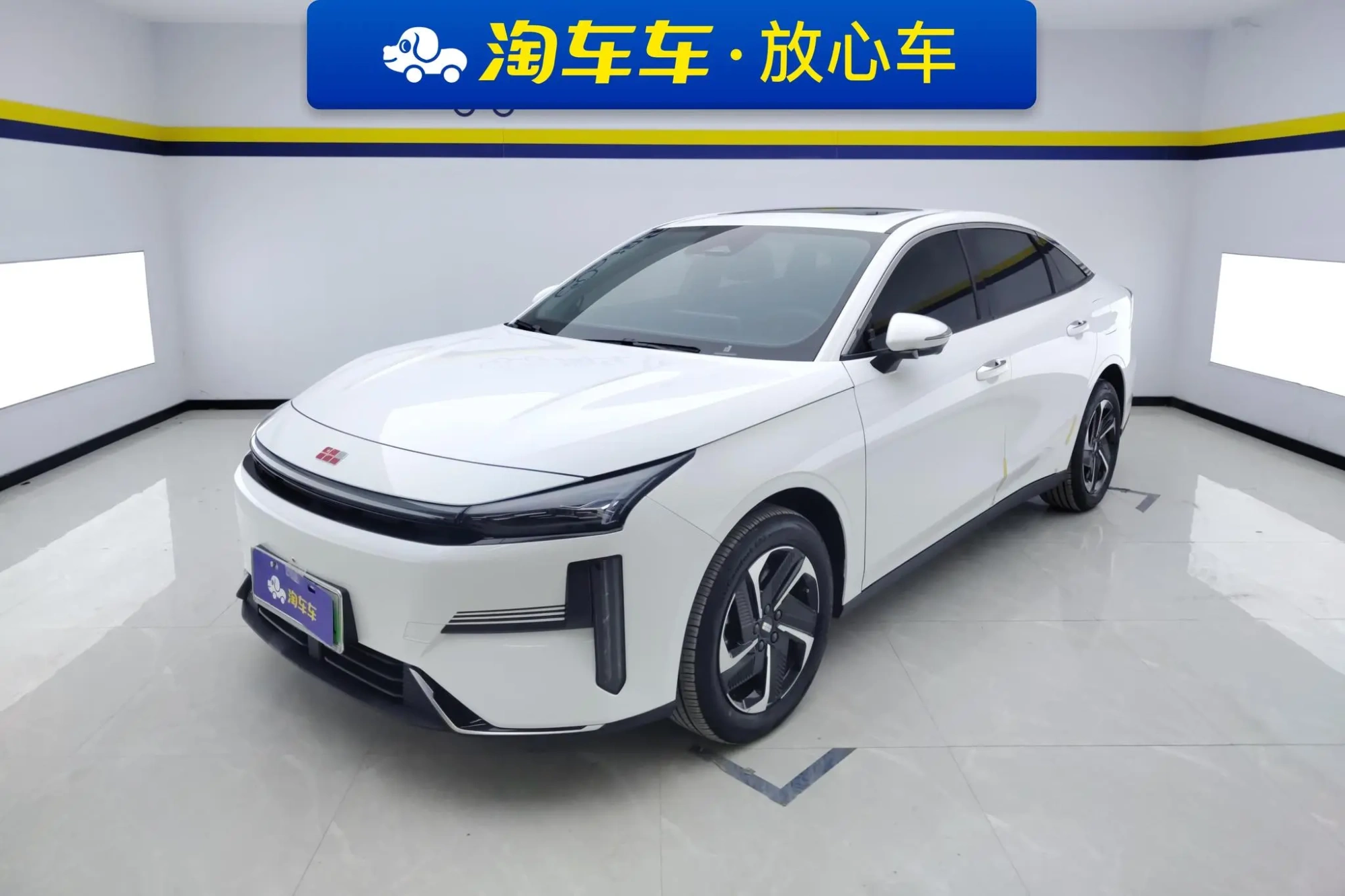 Geely Galaxy Galaxy L6 1.5 EM-i DHT 140KM Discovery+ Version