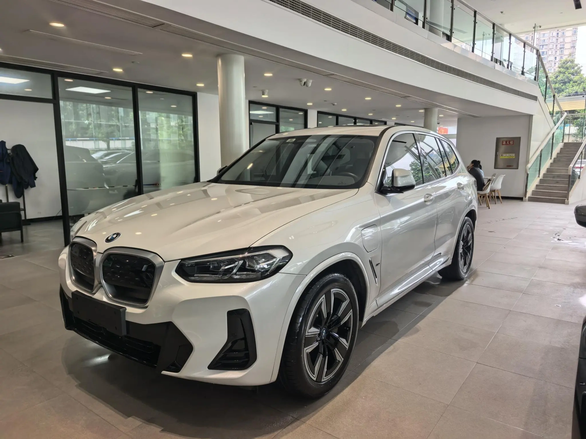BMW BMW iX3 Leading type