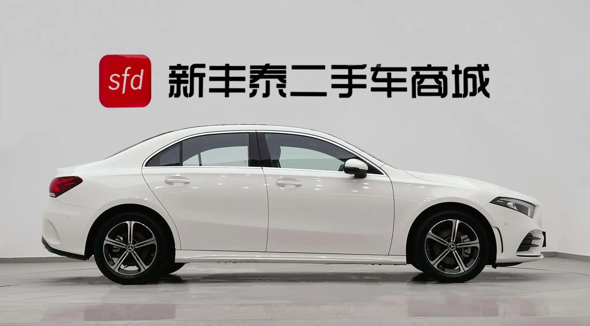 Mercedes-Benz Mercedes-Benz A-class Second facelift A 200 L sports sedan fashion version